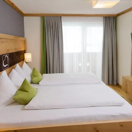 Taxerhof アパートホテル 4*