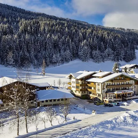 Taxerhof Aparthotel 4*